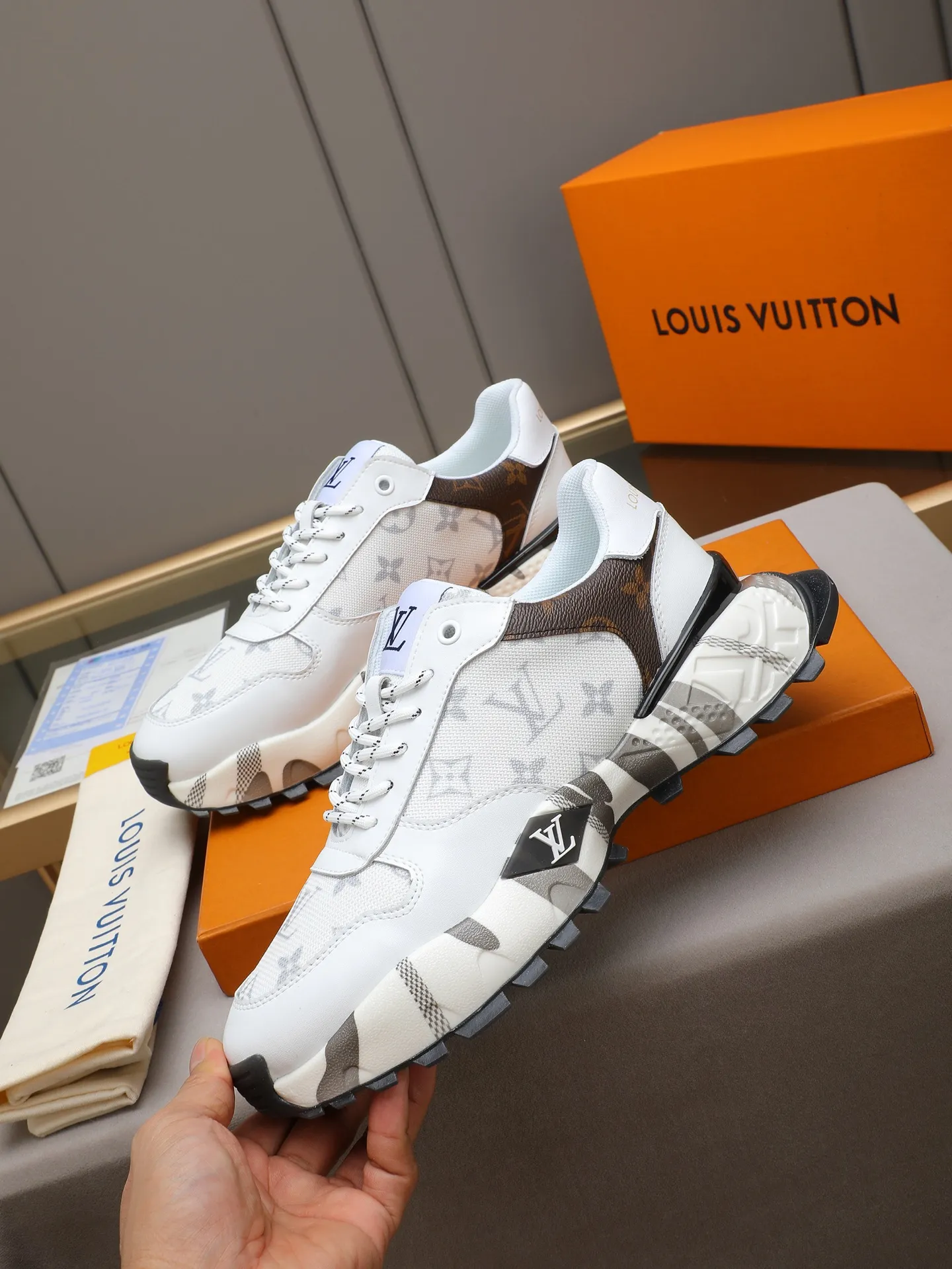 Men's shoes 💰440 [LV] Casual sports shoes, breathable and comfortable, easy to walk, a versatile style for trendy men, Versace special materials and calfskin ➕ breathable mesh lining ➕ popular printed outsole, sports and running style, super comfortable. Code number 38-44 (45 customized)